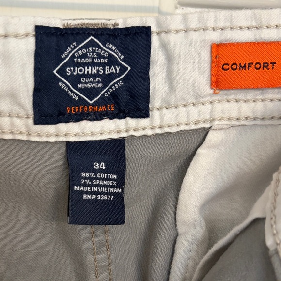 Men's Classic Straight-Fit Gray Shorts - Picture 3 of 4